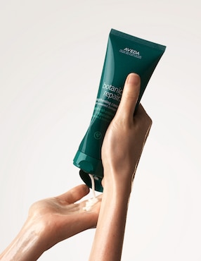 Acondicionador para cabello Aveda Botanical Repair Strengthening Conditioner 200 ml