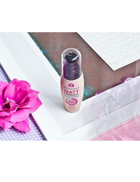 Base de maquillaje líquida Dermacol mate