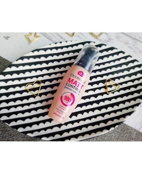 Base de maquillaje líquida Dermacol mate
