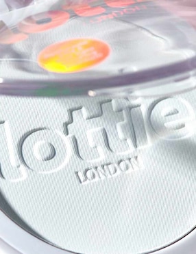 Polvo compacto traslúcido Lottie London