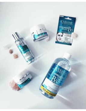 Crema facial recomendada para prevenir signos de la edad día y noche Eveline Cosmetics Hyaluron Clinic para todo tipo piel