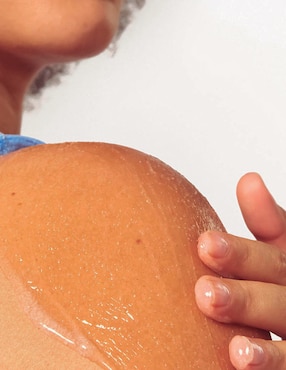 Exfoliante facial Go Deep Glow Hub para piel grasa