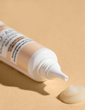 Crema para contorno de ojos recomendada para prevenir signos de la edad de día y noche Postquam para todo tipo piel