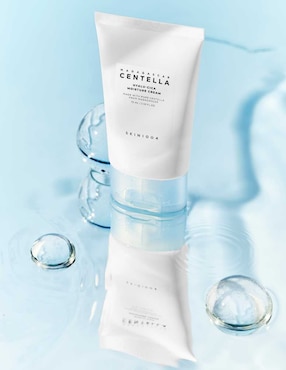 Crema facial recomendada para hidratar día y noche Skin1004 Hyalu-Cica para todo tipo piel