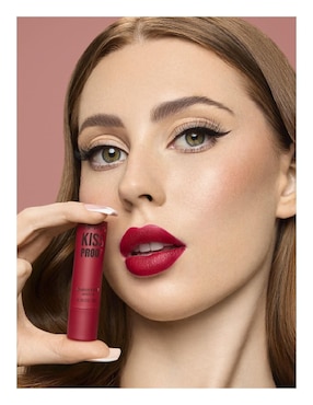 Labial mate Bys