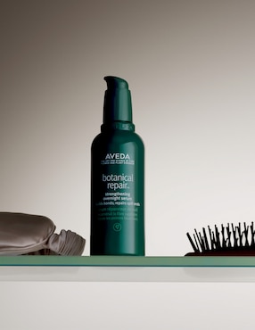 Sérum hidratante para cabello Intensivo Nocturno de la Colección Botanical Repair™ Strengthening Overnight de Aveda Aveda