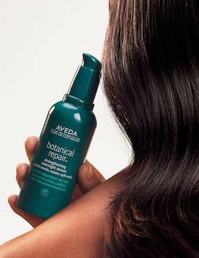 Sérum hidratante para cabello Intensivo Nocturno de la Colección Botanical Repair™ Strengthening Overnight de Aveda Aveda