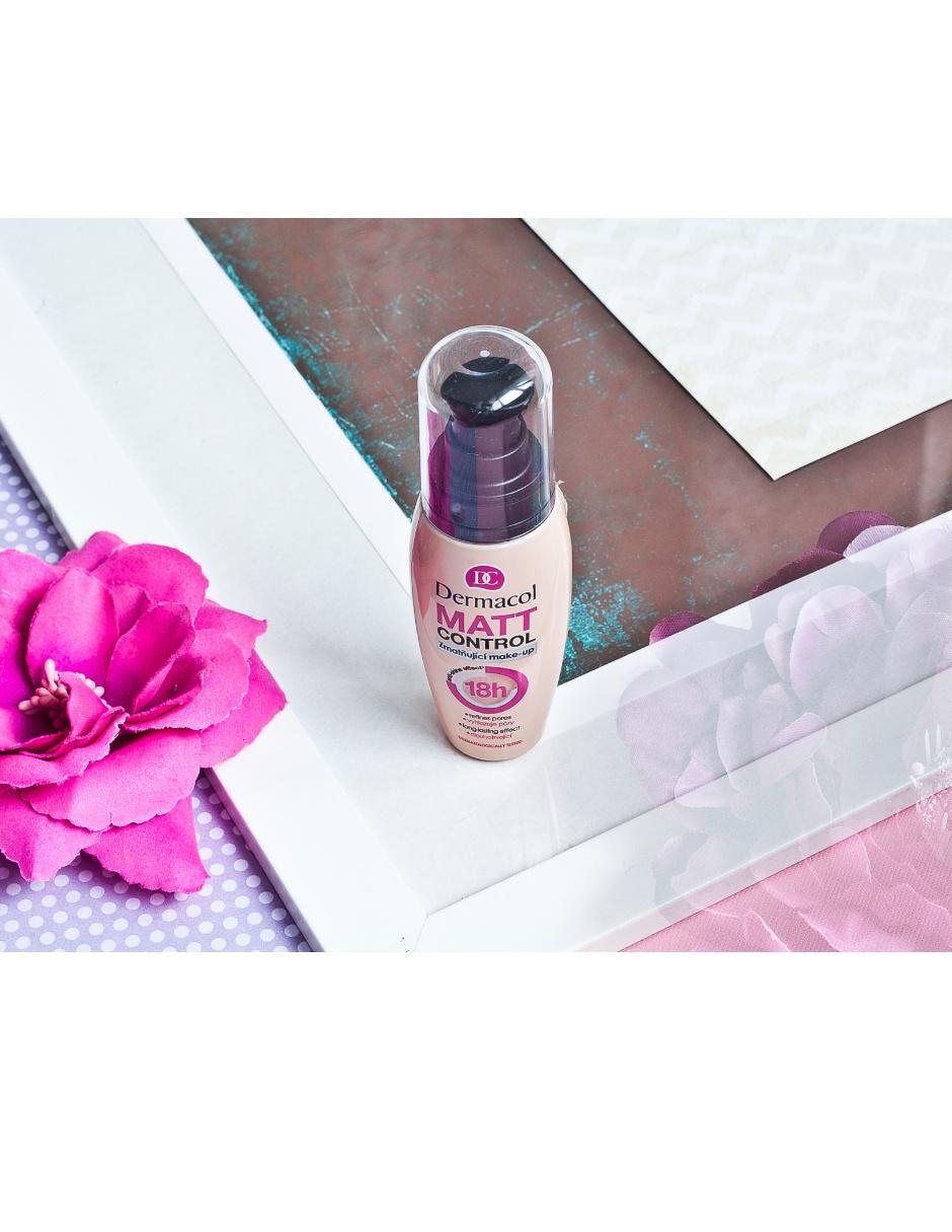 Base de maquillaje líquida mate 3