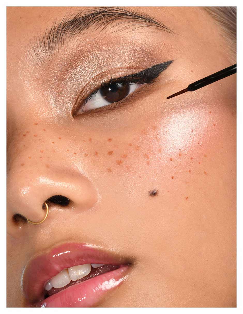 Base de maquillaje líquida Freckle mate 10