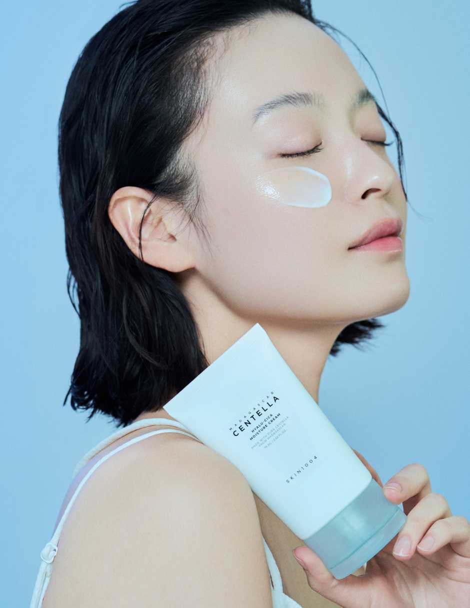Crema facial recomendada para hidratar día y noche Hyalu-Cica para todo tipo piel 4