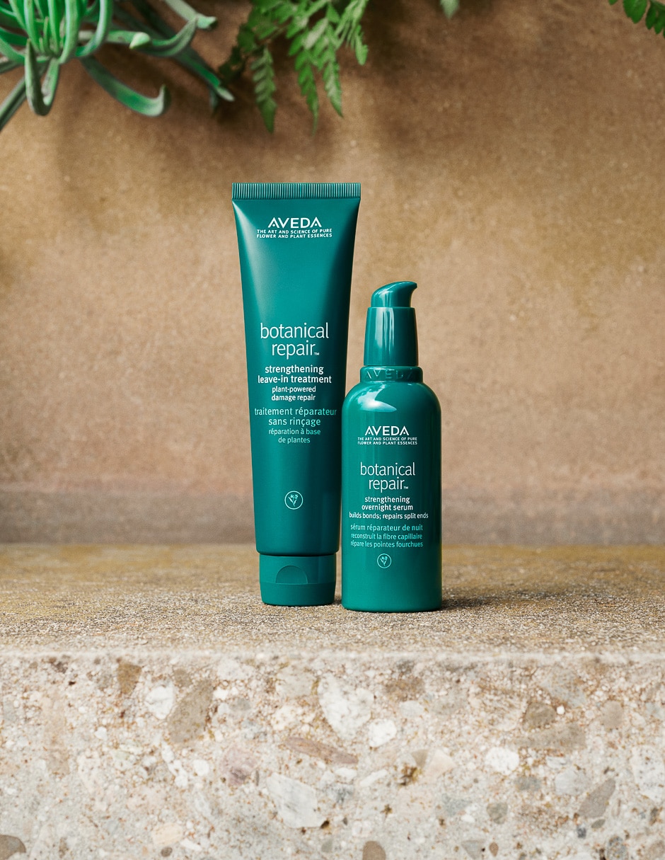 Sérum hidratante para cabello Intensivo Nocturno de la Colección Botanical Repair™ Strengthening Overnight de Aveda 6
