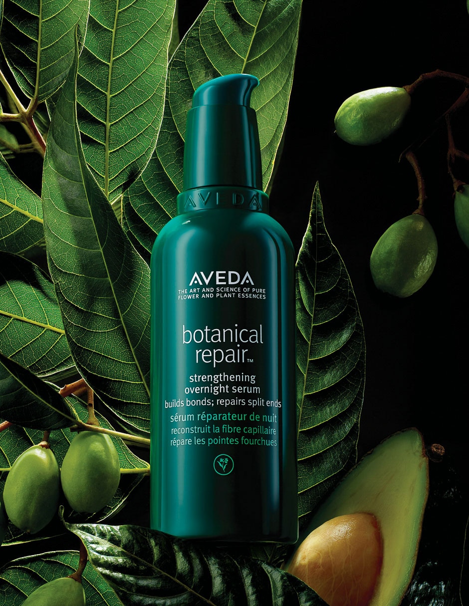 Sérum hidratante para cabello Intensivo Nocturno de la Colección Botanical Repair™ Strengthening Overnight de Aveda 3