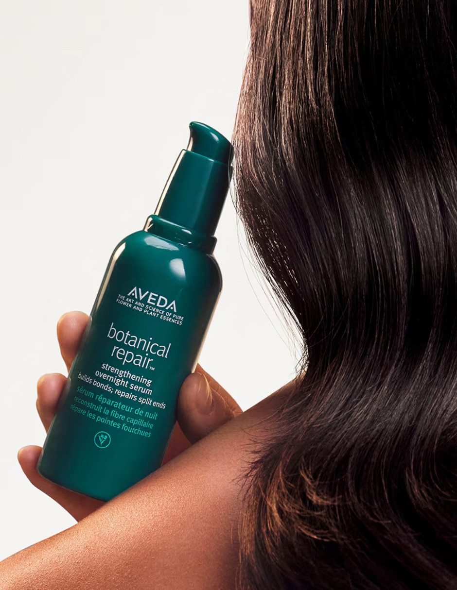 Sérum hidratante para cabello Intensivo Nocturno de la Colección Botanical Repair™ Strengthening Overnight de Aveda 1